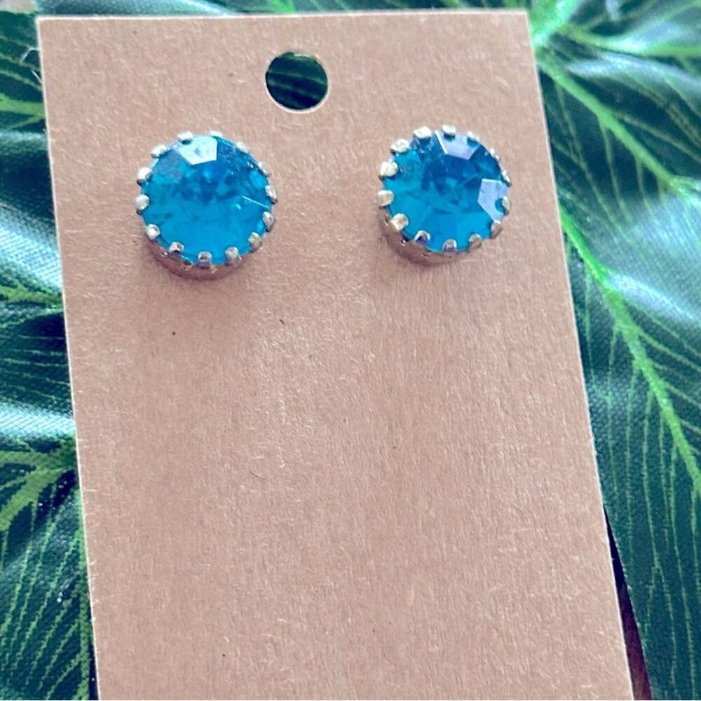 BOGO FREE VTG FAUX TOPAZ BLUE STUDS EARRINGS